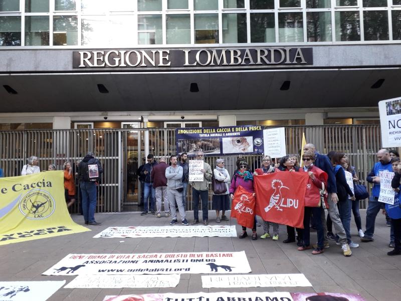 la manifestazione contro la caccia in deroga e coi richiami vivi 