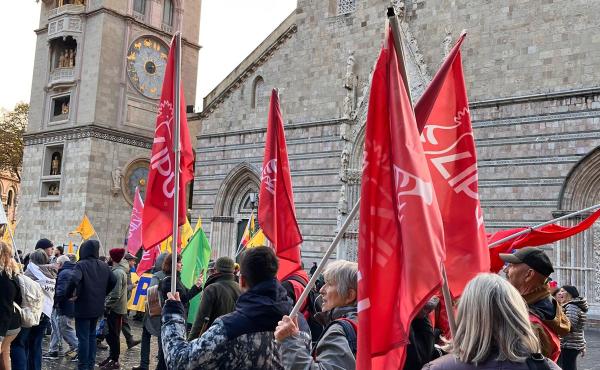Manifestazione 3)