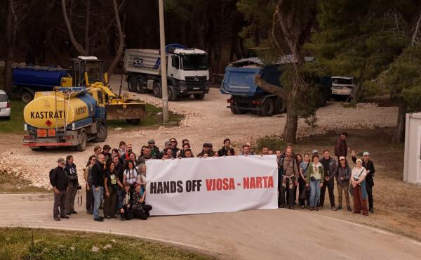 Un presidio in Albania contro il resort